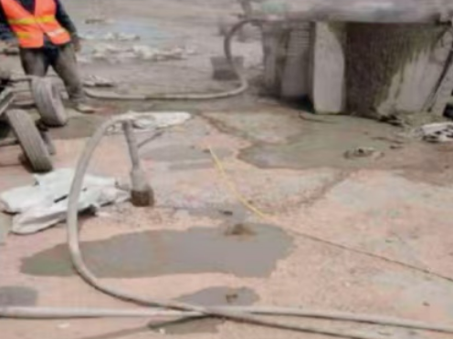 吉阳水泥混凝土路面板底注浆技术 路面脱空注浆整治方案